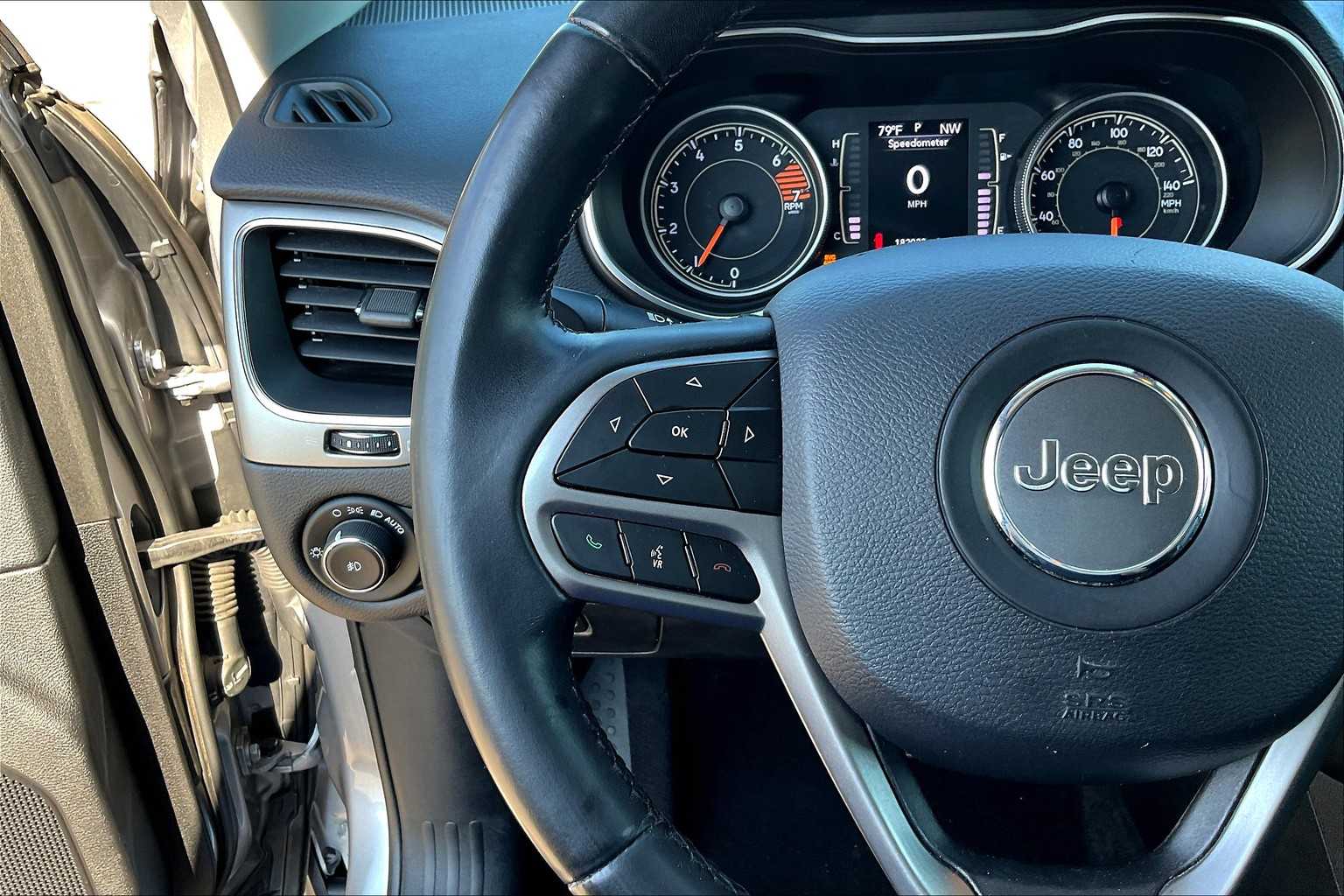 2019 Jeep Cherokee Latitude photo 19