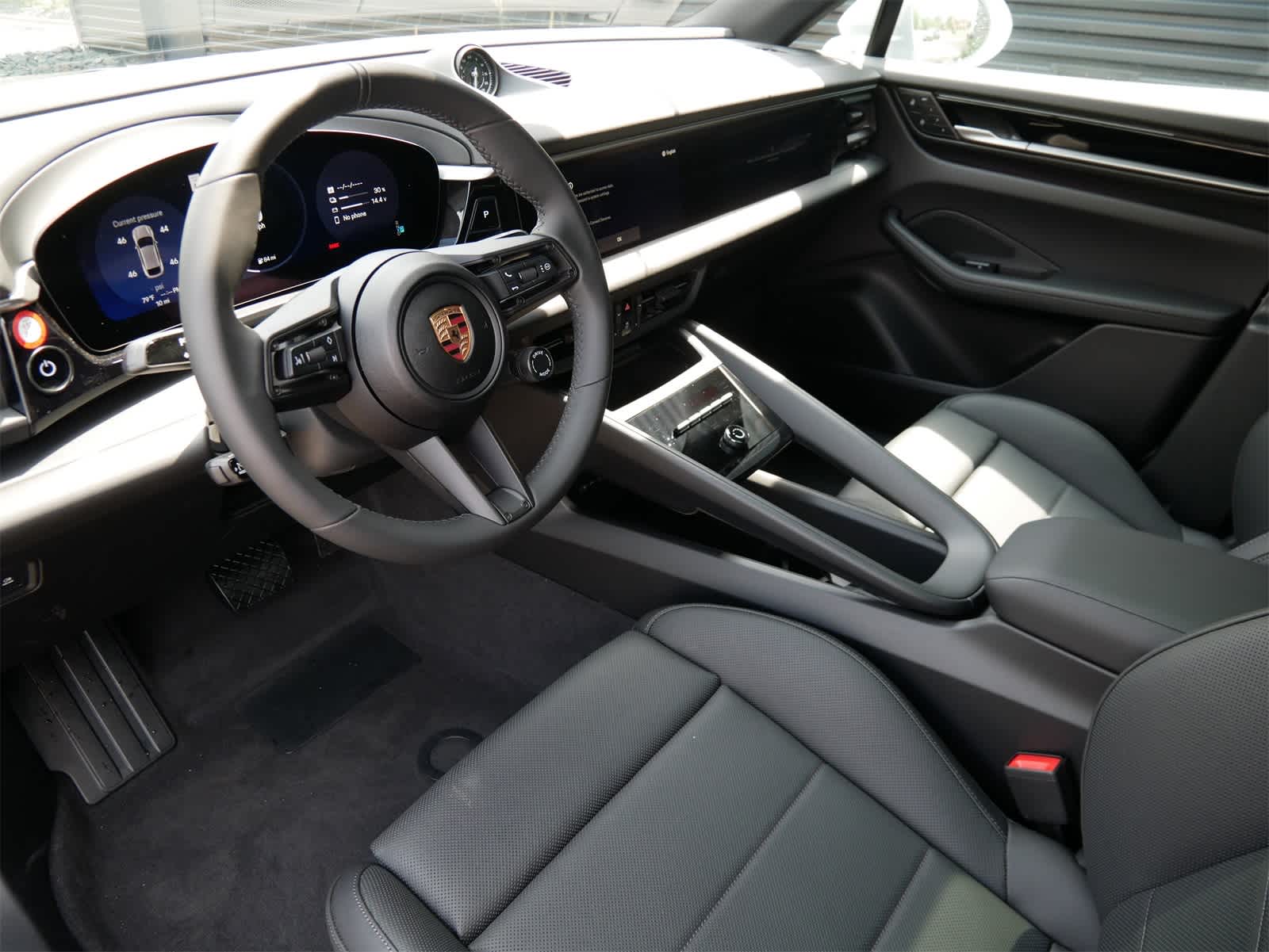 2025 Porsche Macan Electric 4 photo 4