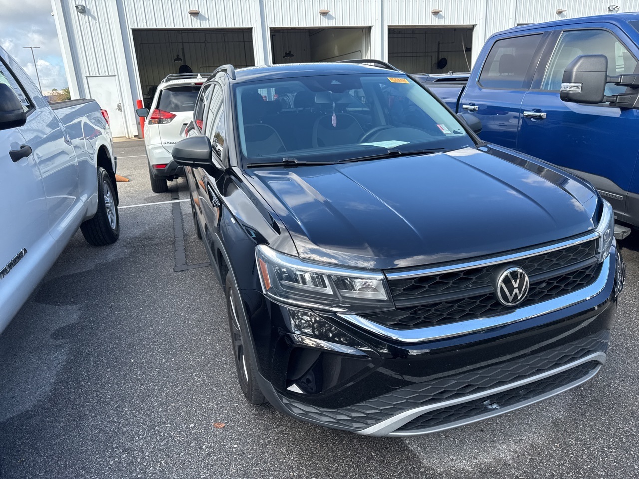 2022 Volkswagen Taos S photo 3