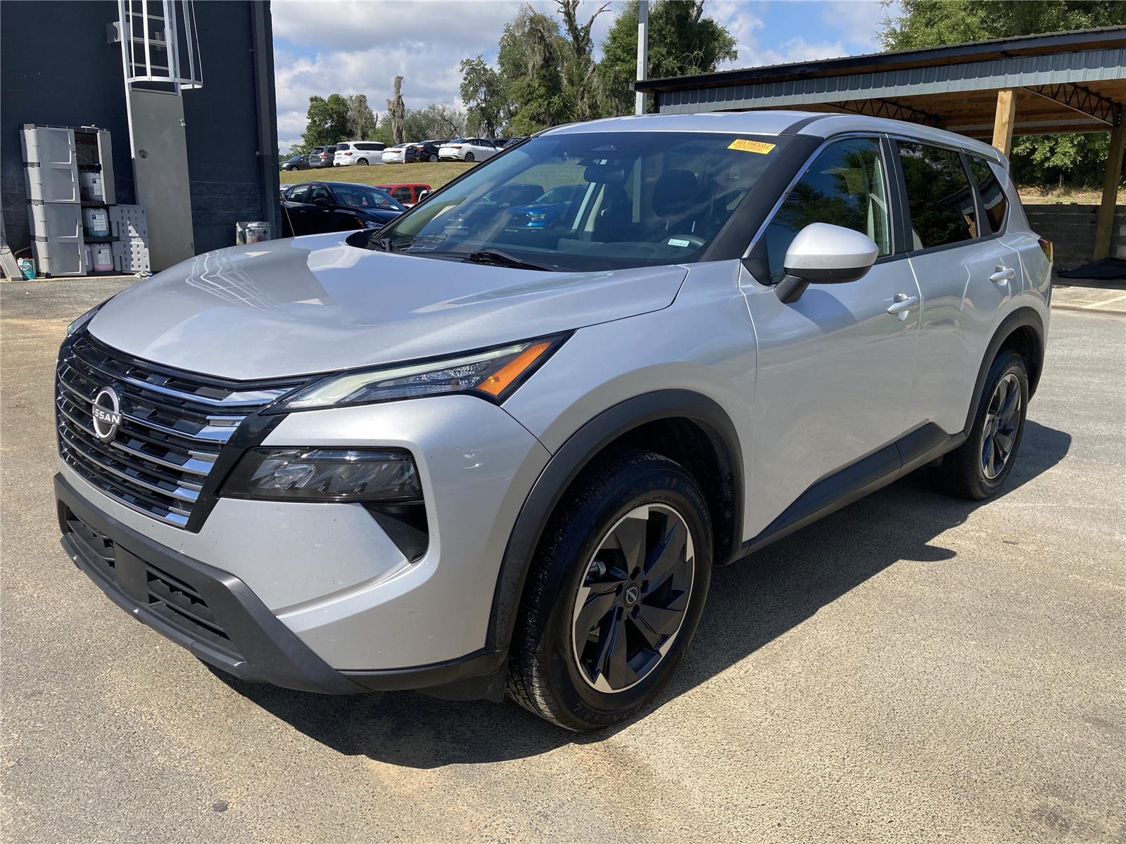 2024 Nissan Rogue SV photo 2
