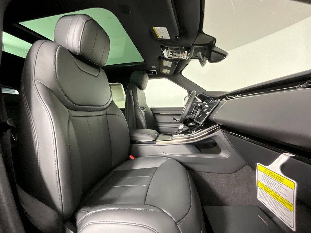 2025 Land Rover Range Rover Sport P400 Dynamic SE photo 3