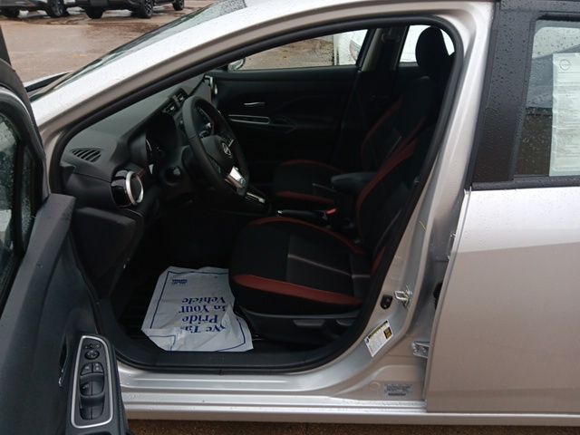 2025 Nissan Versa 1.6 SR photo 16