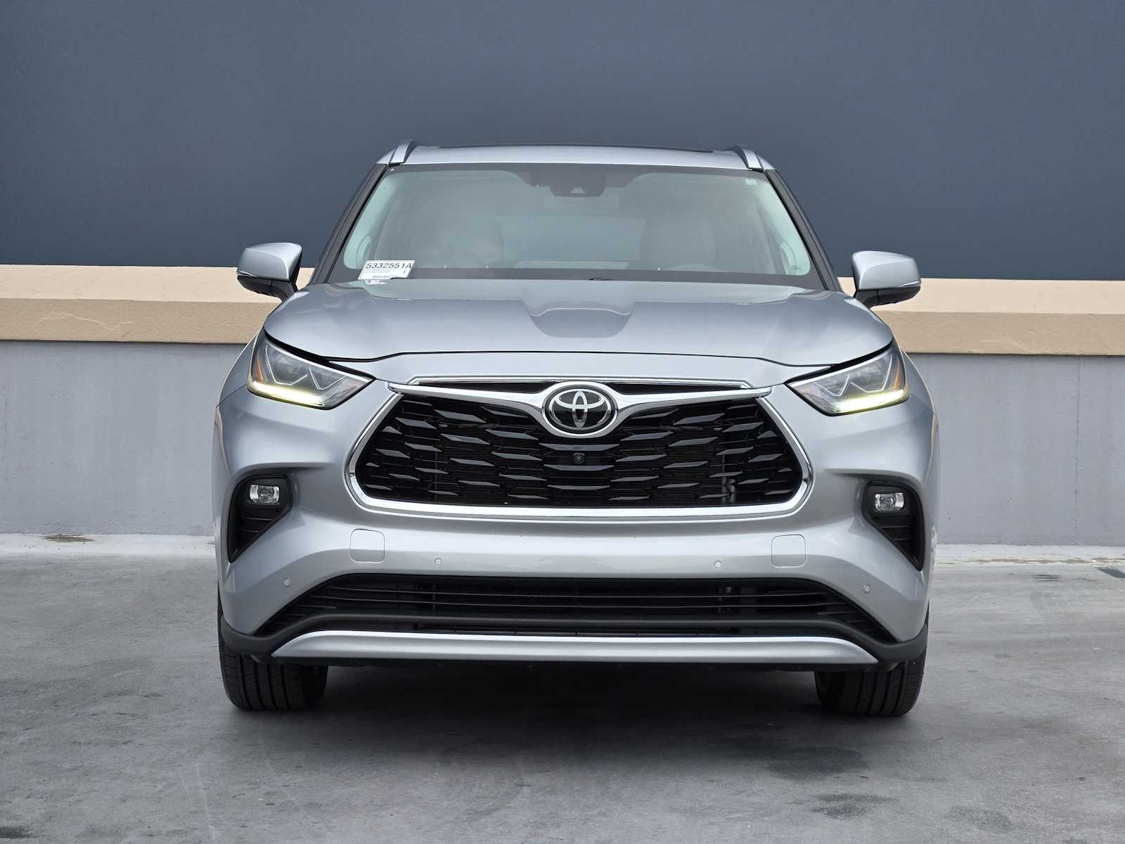 2021 Toyota Highlander Platinum photo 2