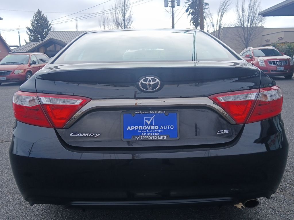 2016 Toyota Camry LE photo 4