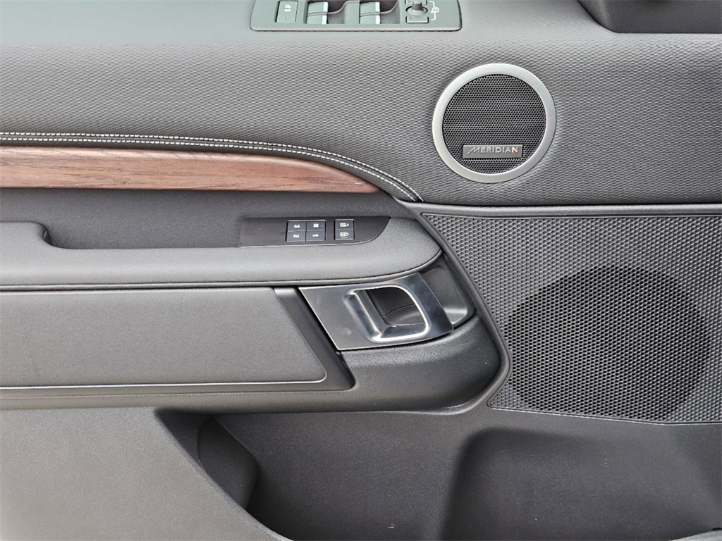 2025 Land Rover Discovery SE photo 20