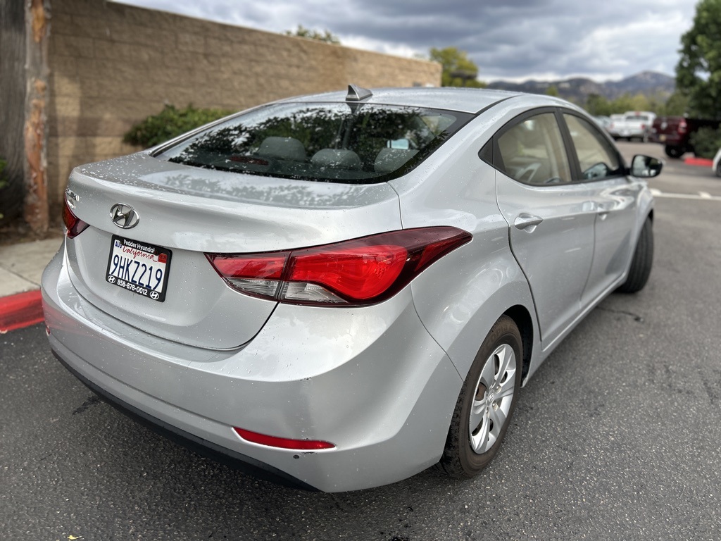 Used 2016 Silver Hyundai SE image 7