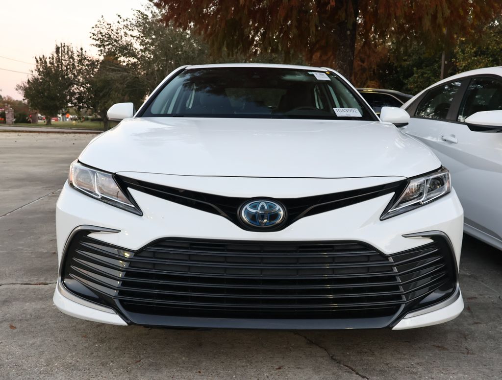 2021 Toyota Camry Hybrid LE photo 2