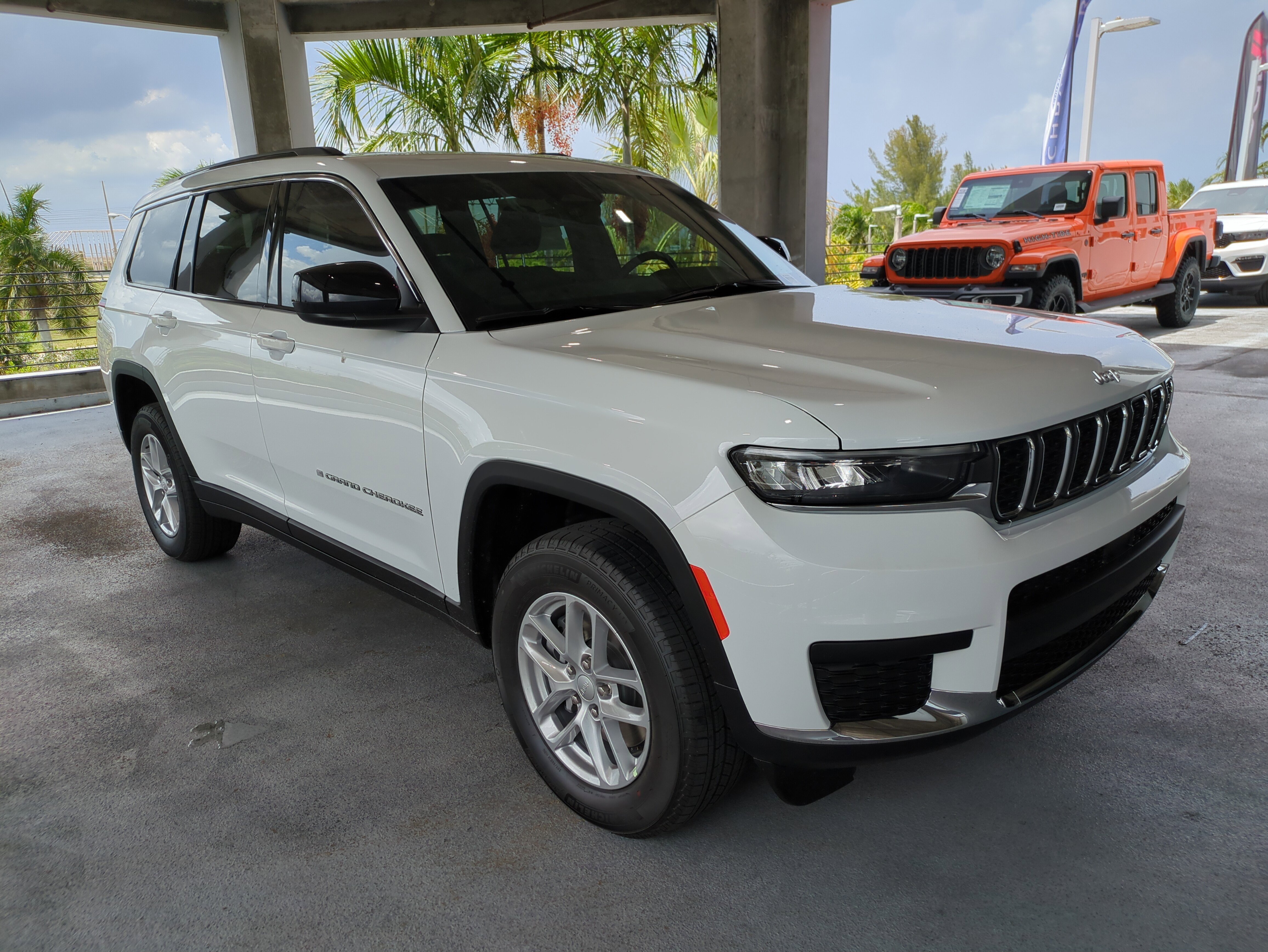 2025 Jeep Grand Cherokee L Laredo's photo