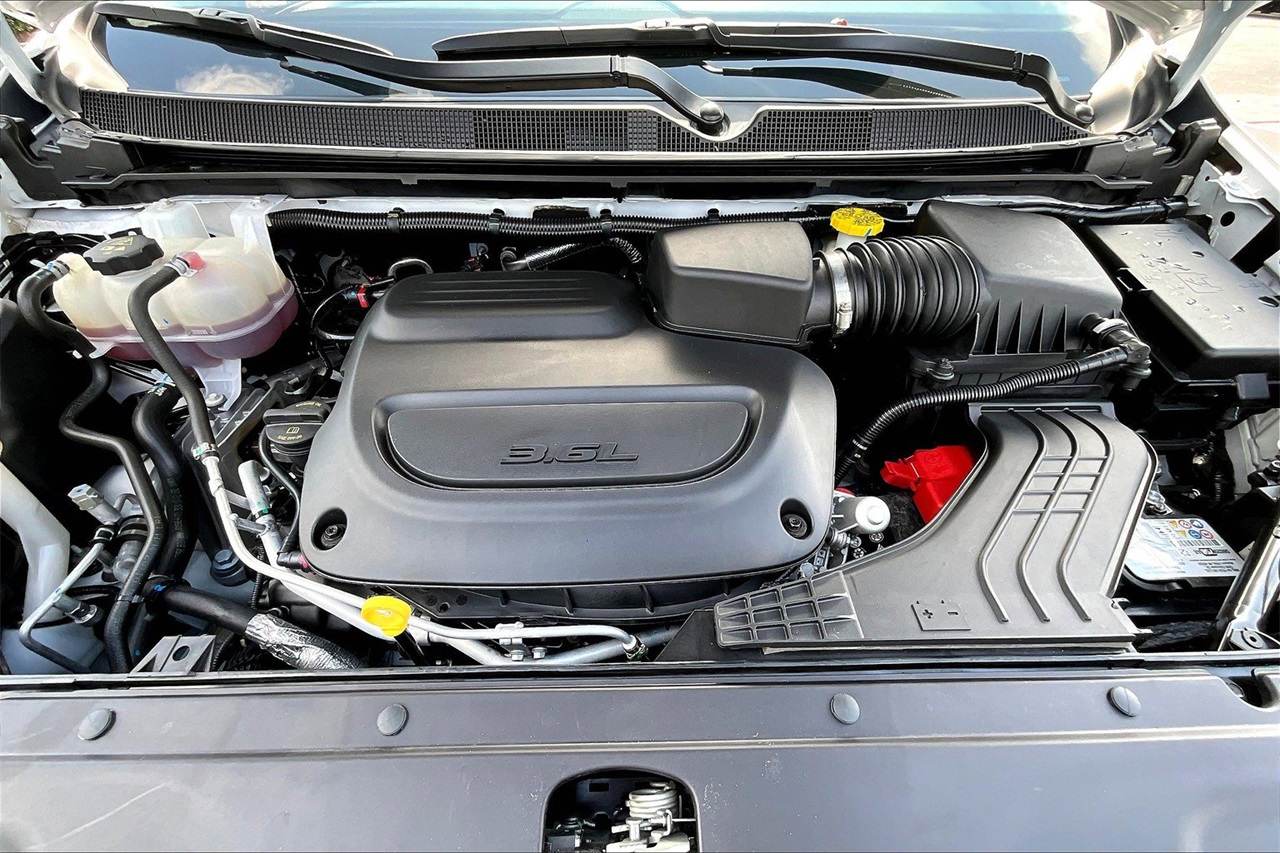 2024 Chrysler Pacifica Touring L photo 34