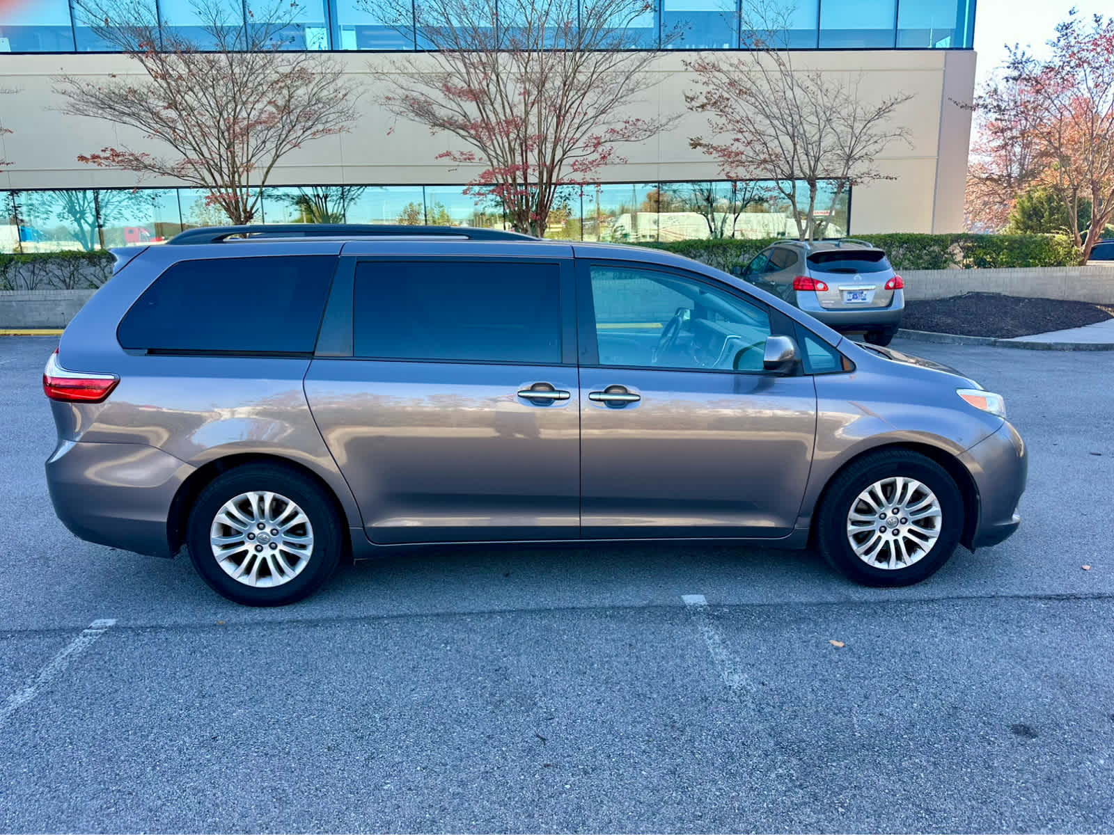 2016 Toyota Sienna XLE Premium photo 4