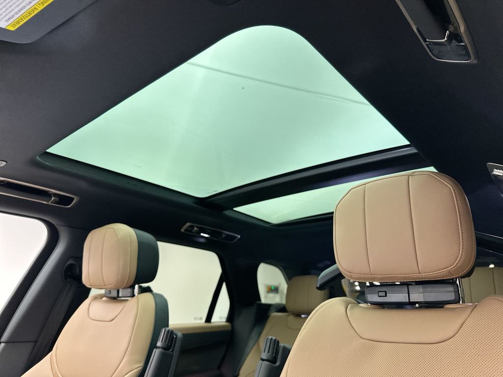 2025 Land Rover Range Rover Sport SE photo 8