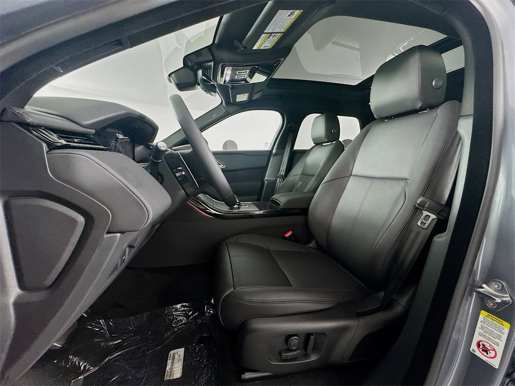 2026 Land Rover Range Rover Velar SE photo 18