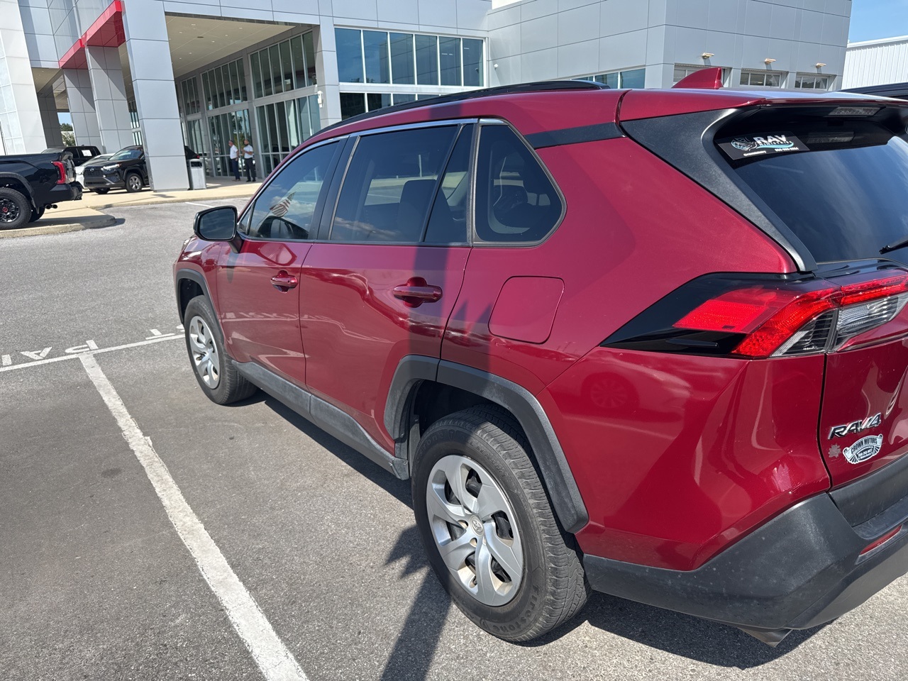 2019 Toyota RAV4 LE photo 2