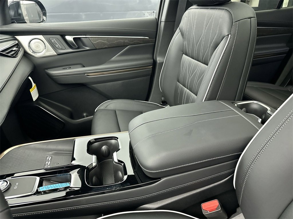 2025 Buick Enclave Avenir photo 21