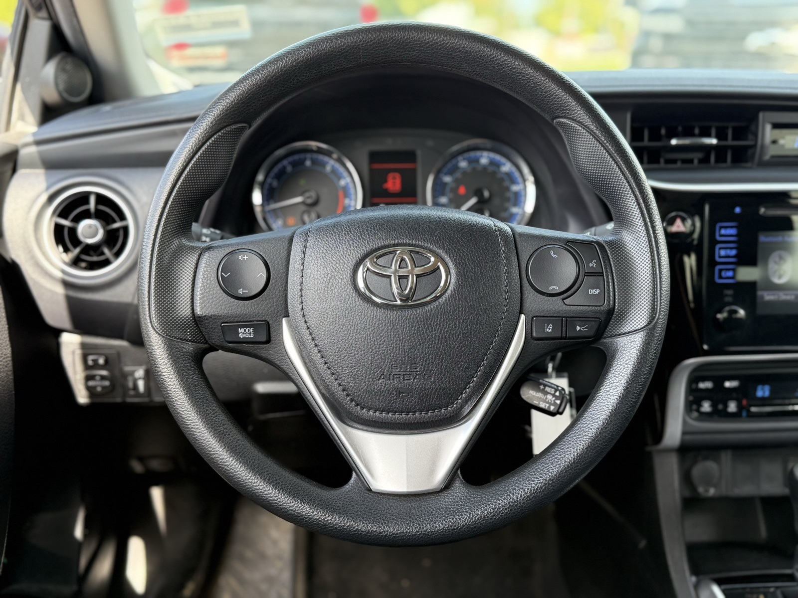2017 Toyota Corolla LE photo 13