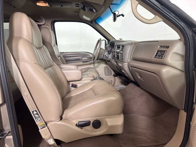 2000 Ford Excursion XLT photo 4