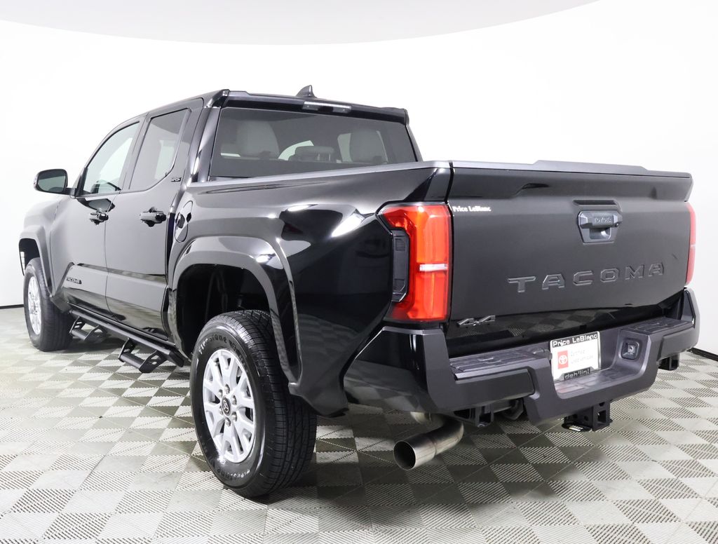 2025 Toyota Tacoma SR5 photo 4