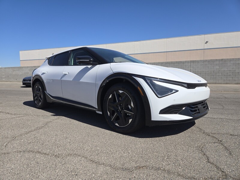2025 Kia EV6 Wind photo 2