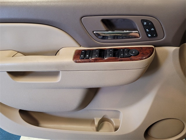 2012 Chevrolet Suburban 1500 LTZ photo 24
