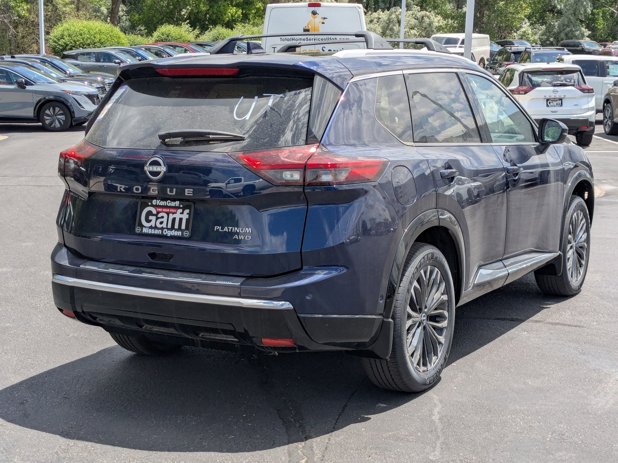 2025 Nissan Rogue Platinum photo 2