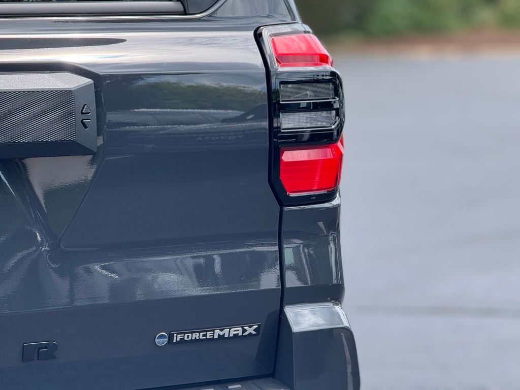 2025 Toyota 4Runner TRD Off-Road photo 8
