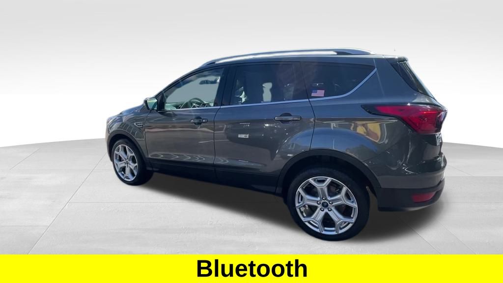 2019 Ford Escape Titanium photo 2