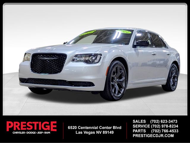 2021 Chrysler 300 Touring's photo