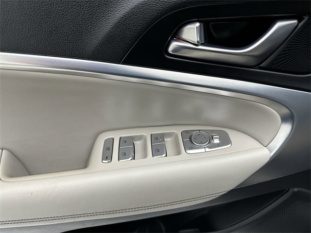 2019 Genesis G70 2.0T Advanced photo 4