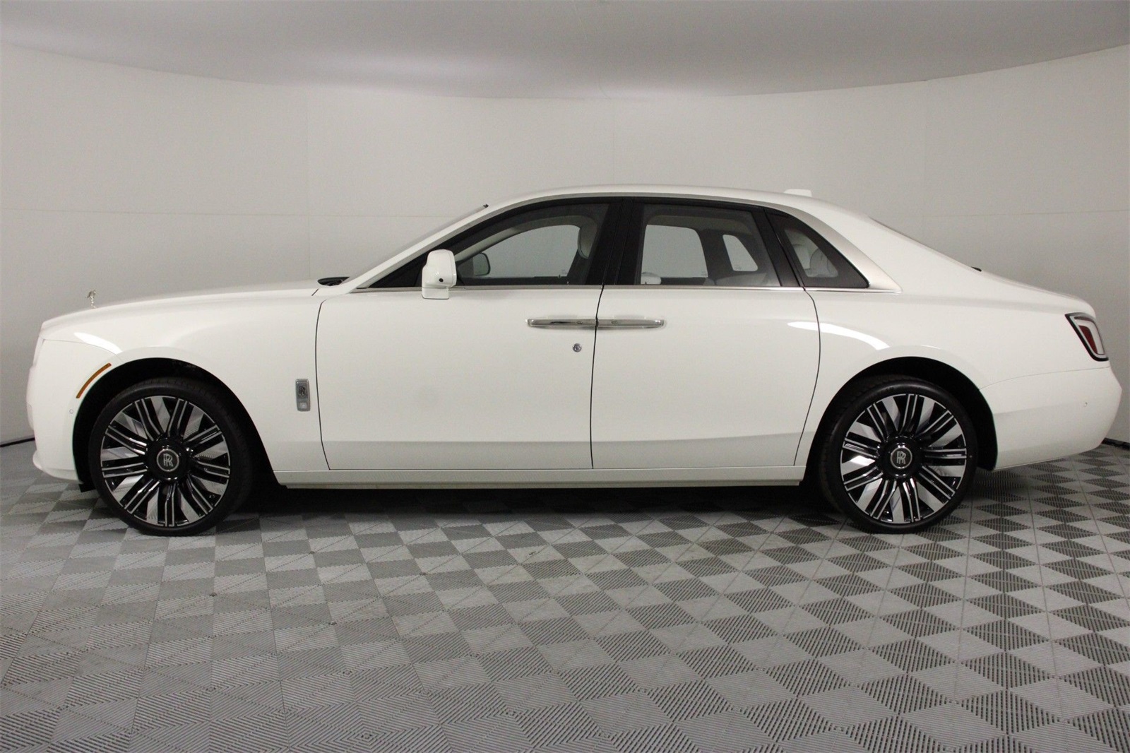 2025 Rolls Royce Ghost RR photo 3