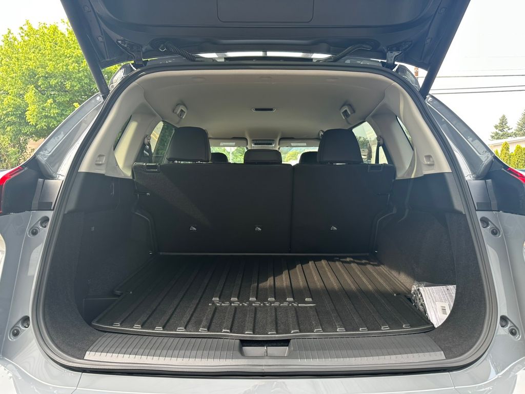2026 Nissan Rogue SV photo 21