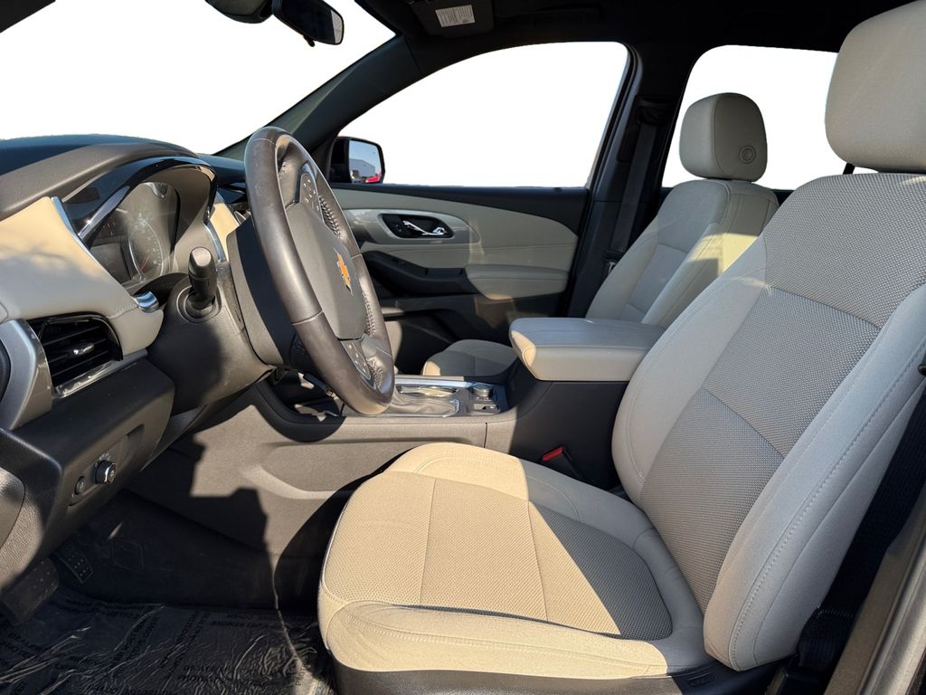 2022 Chevrolet Traverse 1LT photo 9