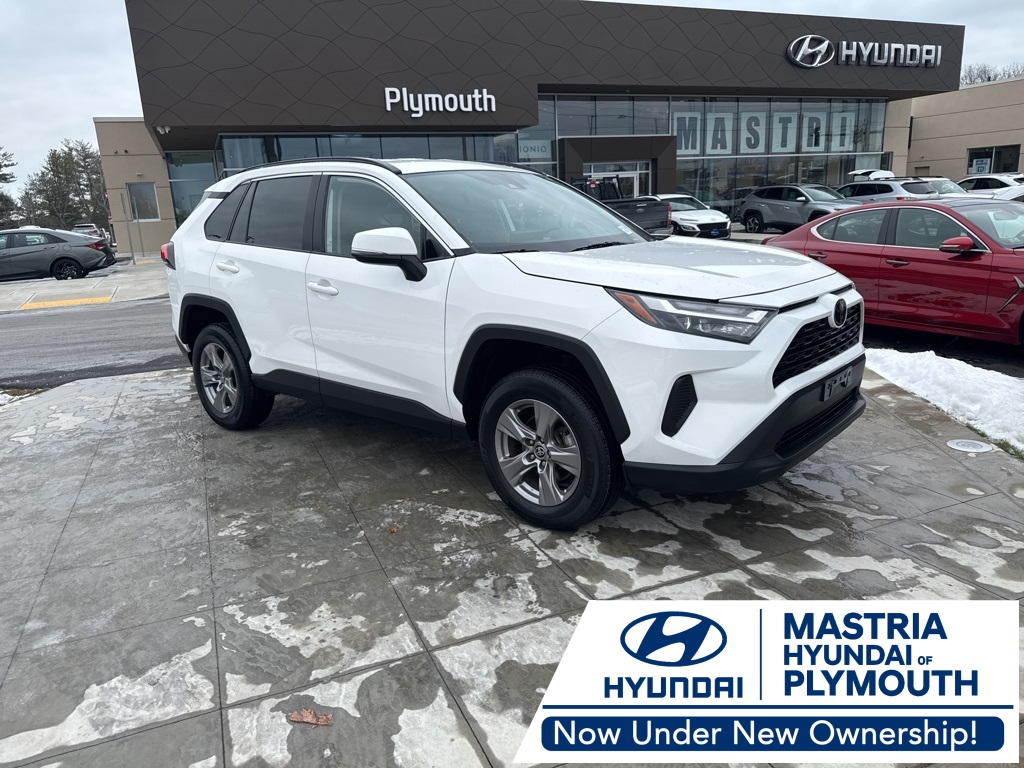 2024 Toyota RAV4 XLE's photo