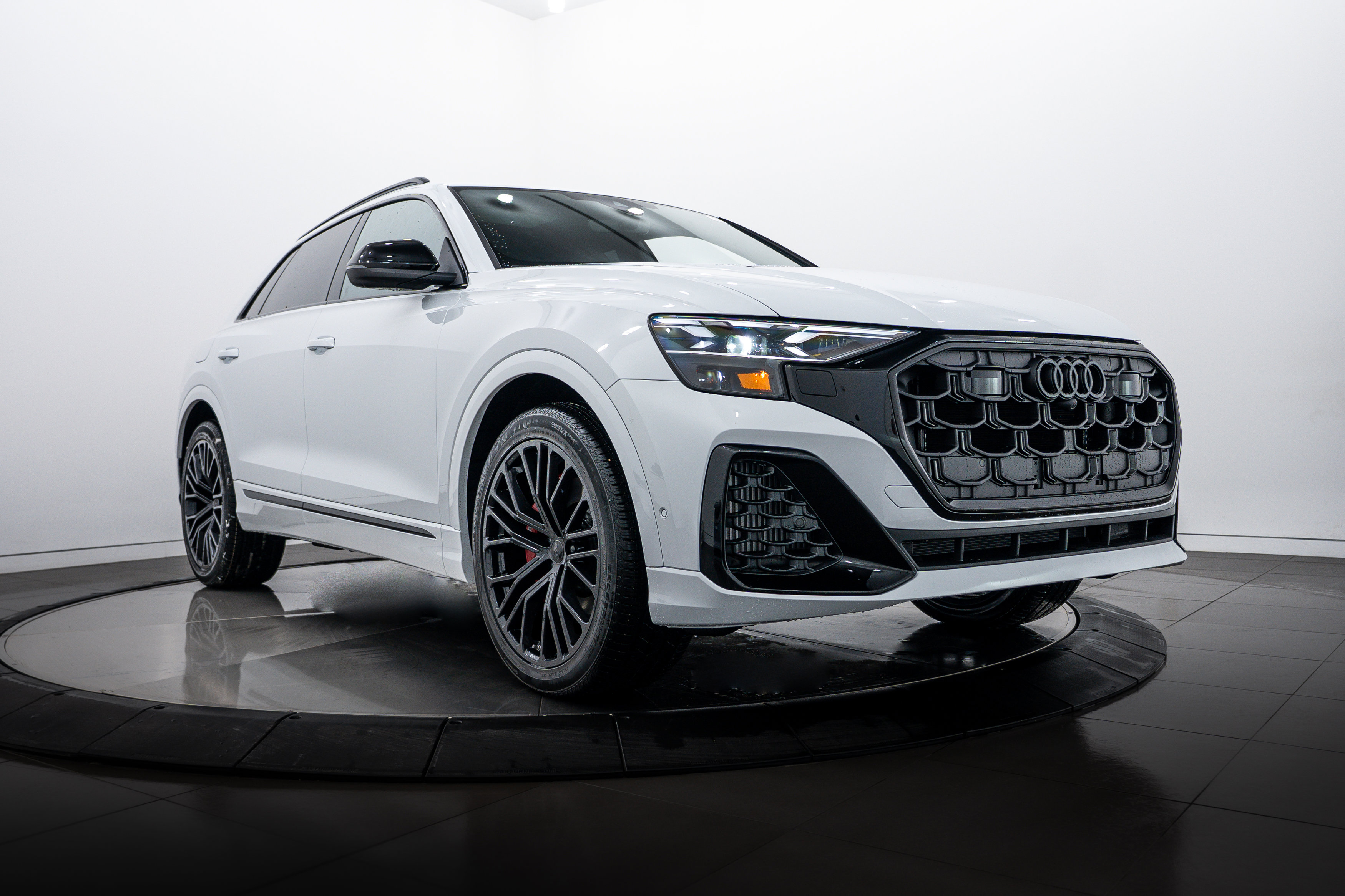 2026 Audi SQ8 Prestige's photo