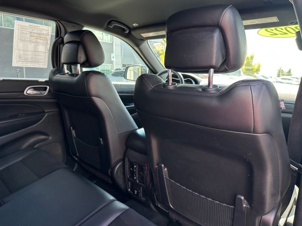 2021 Jeep Grand Cherokee Laredo X photo 17