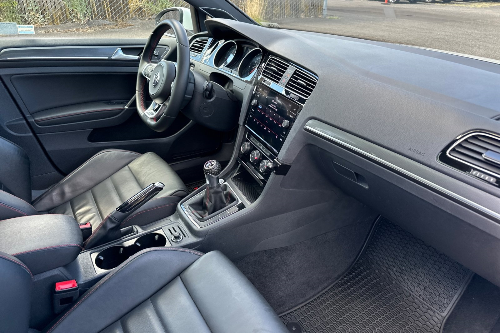 2019 Volkswagen Golf GTI SE photo 15