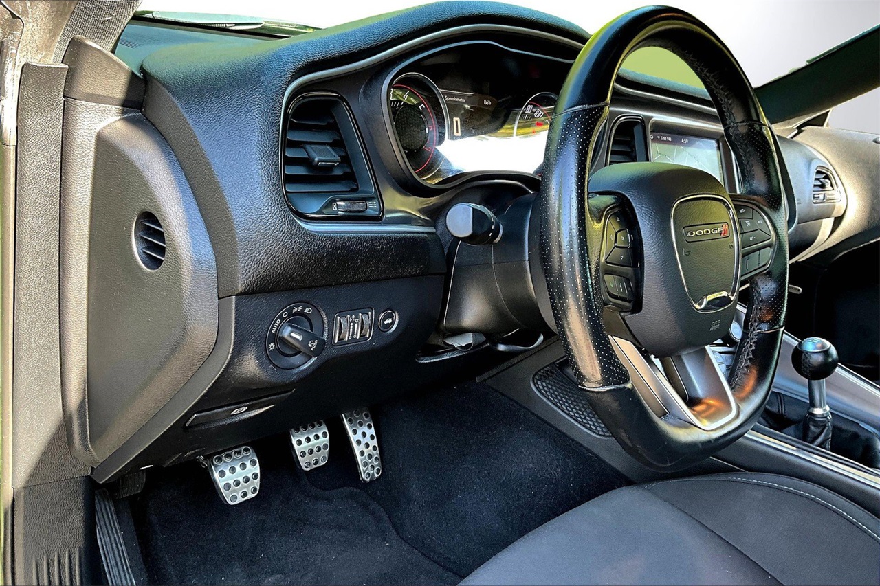 2022 Dodge Challenger R/T photo 16