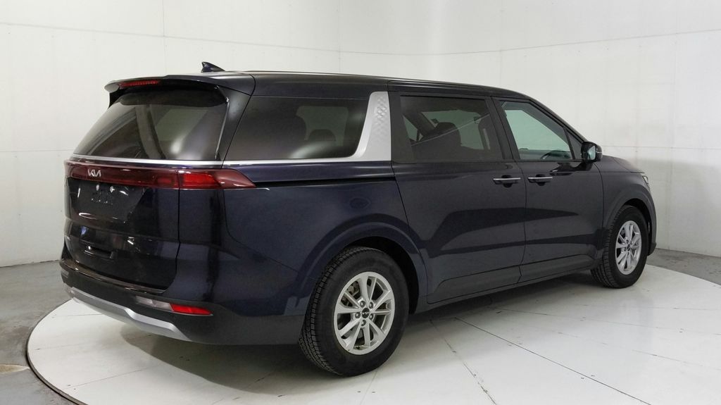 2024 Kia Carnival LX photo 6