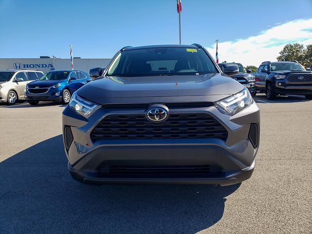 2022 Toyota RAV4 XLE photo 2