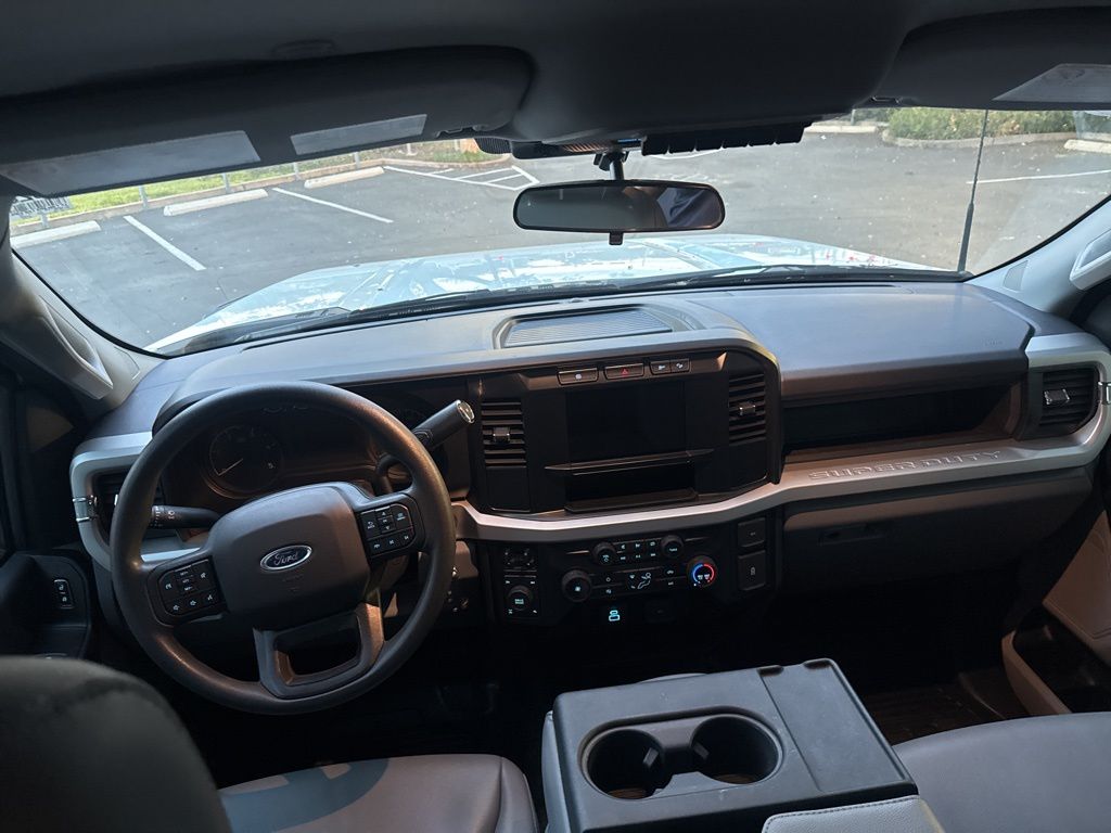 2023 Ford F-350 photo 17