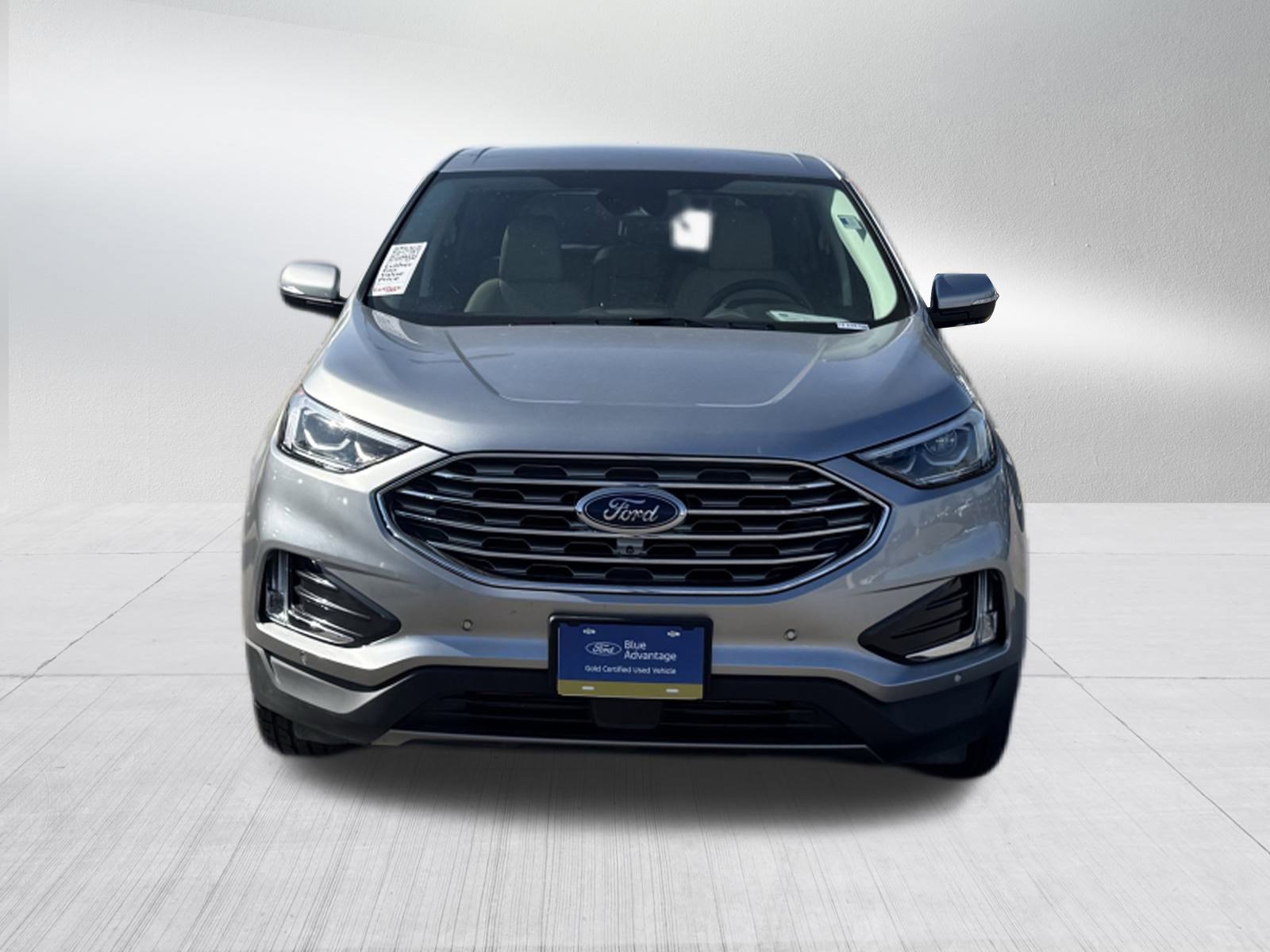 2022 Ford Edge Titanium photo 2