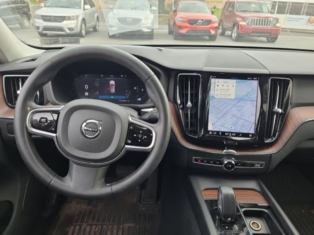 2023 Volvo XC60 B5 Plus photo 4