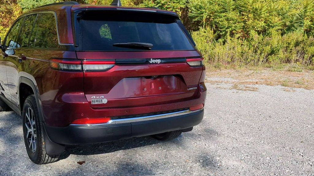 2025 Jeep Grand Cherokee Limited photo 2