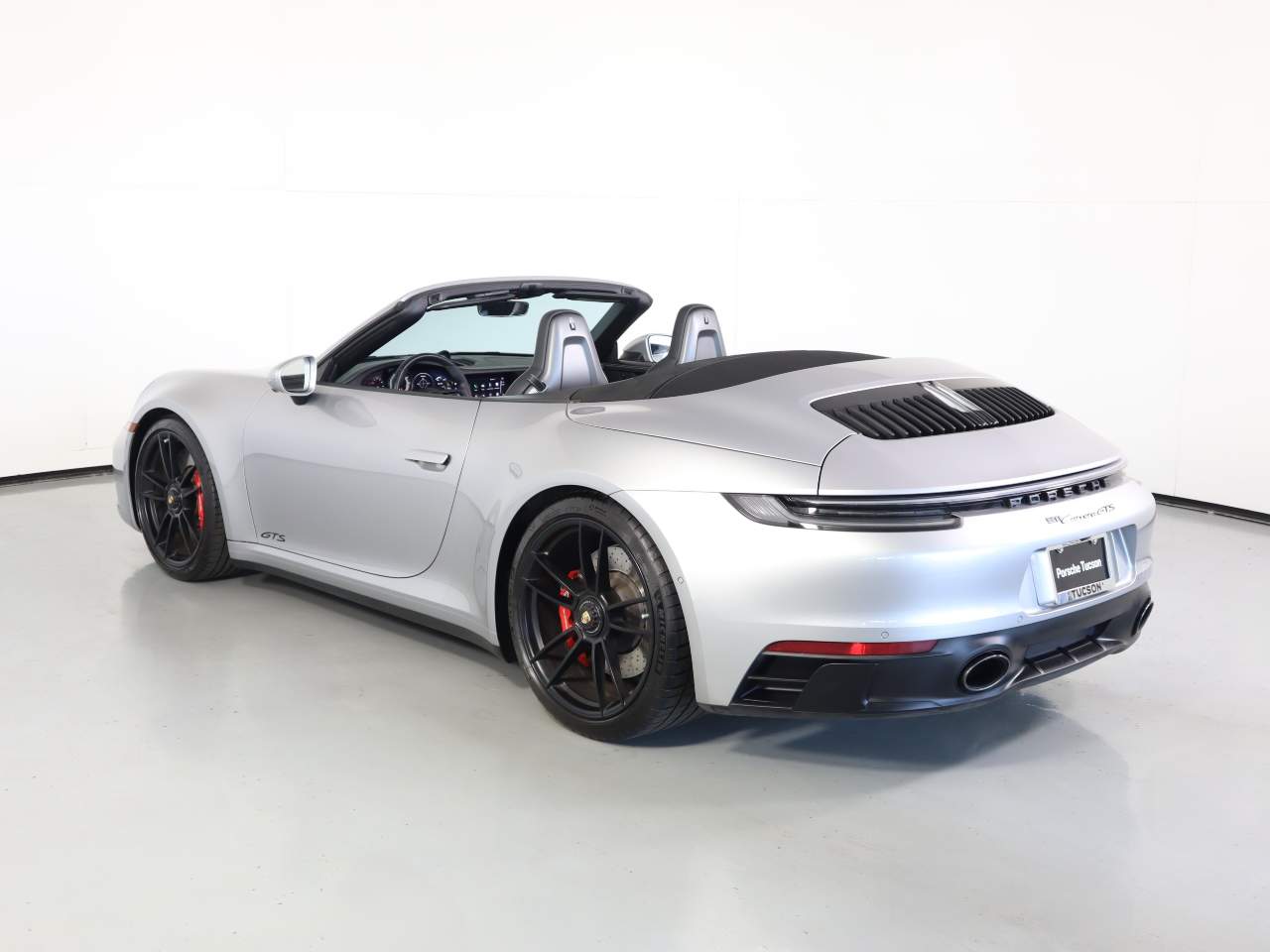 2022 Porsche 911 GTS photo 3