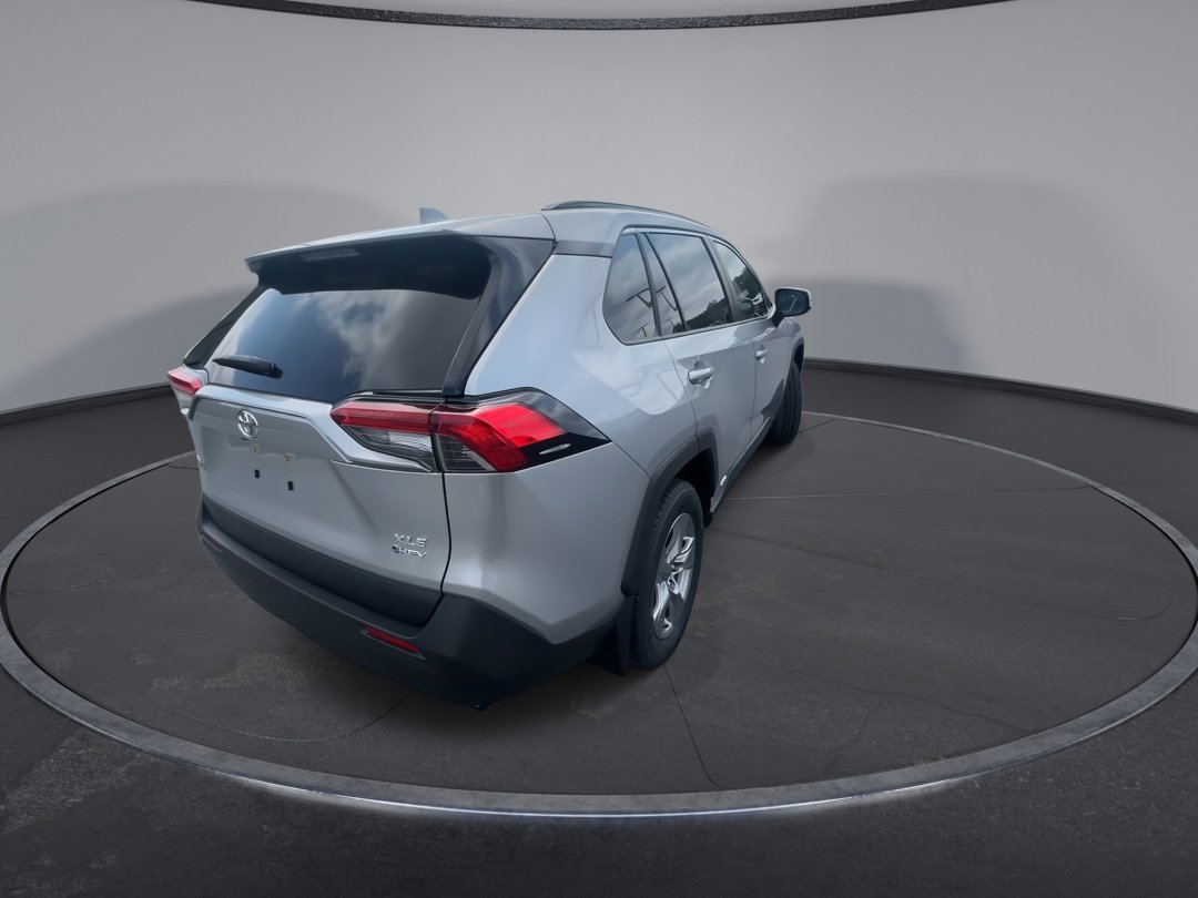 2025 Toyota RAV4 Hybrid XLE photo 8