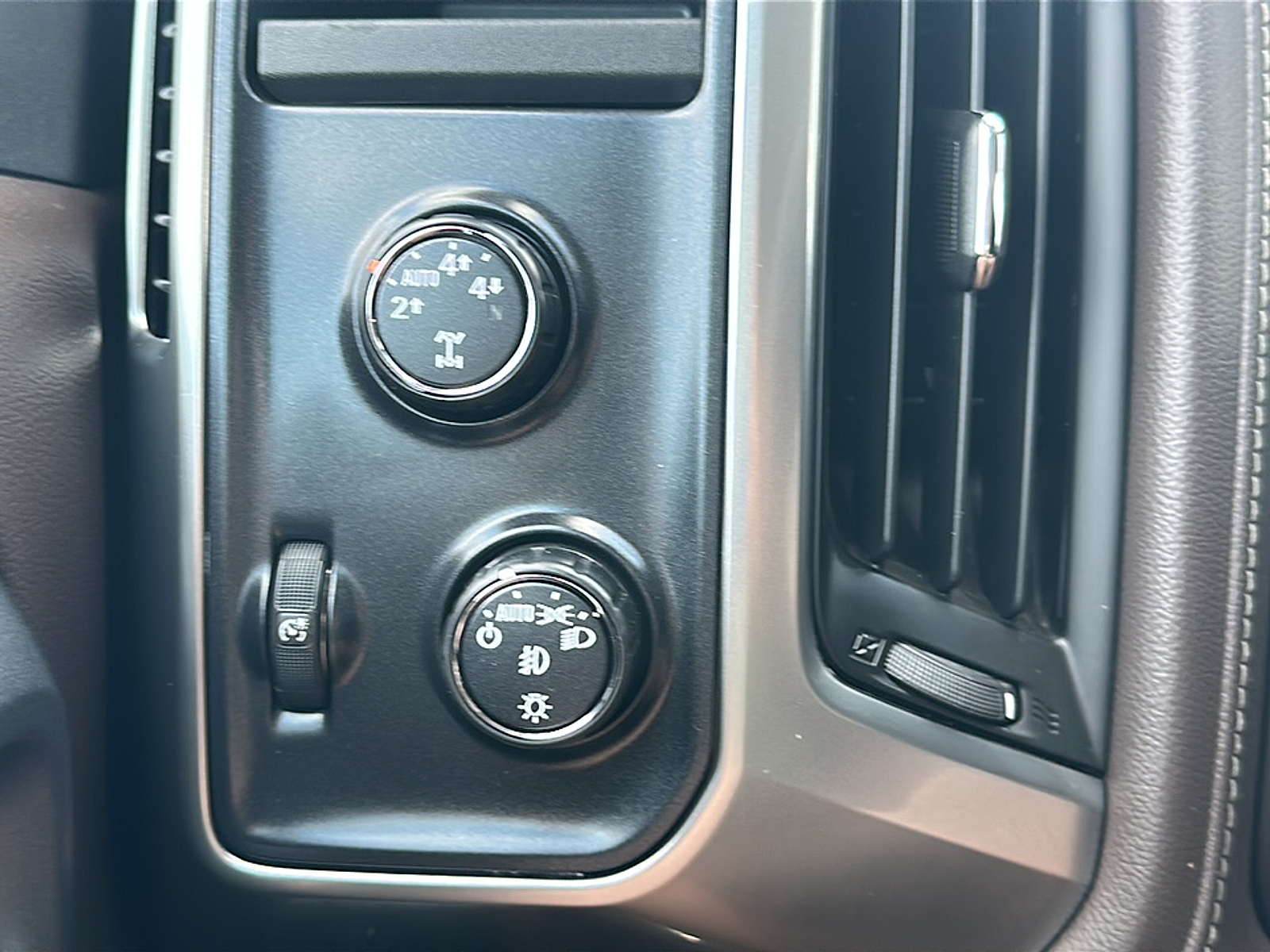 2015 Chevrolet Silverado 1500 LTZ photo 15