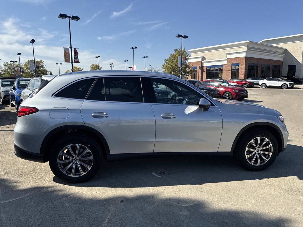2026 Mercedes Benz GLC 300 4MATIC photo 4