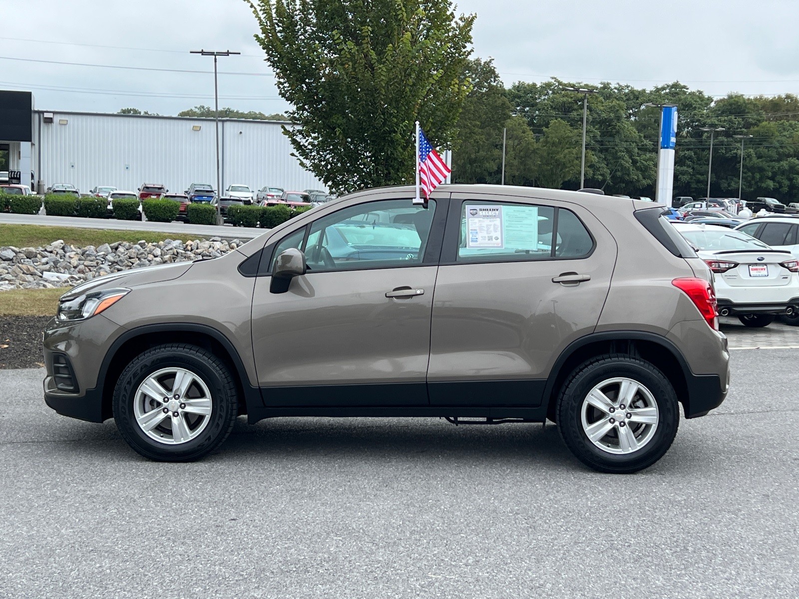 2021 Chevrolet Trax LS photo 3
