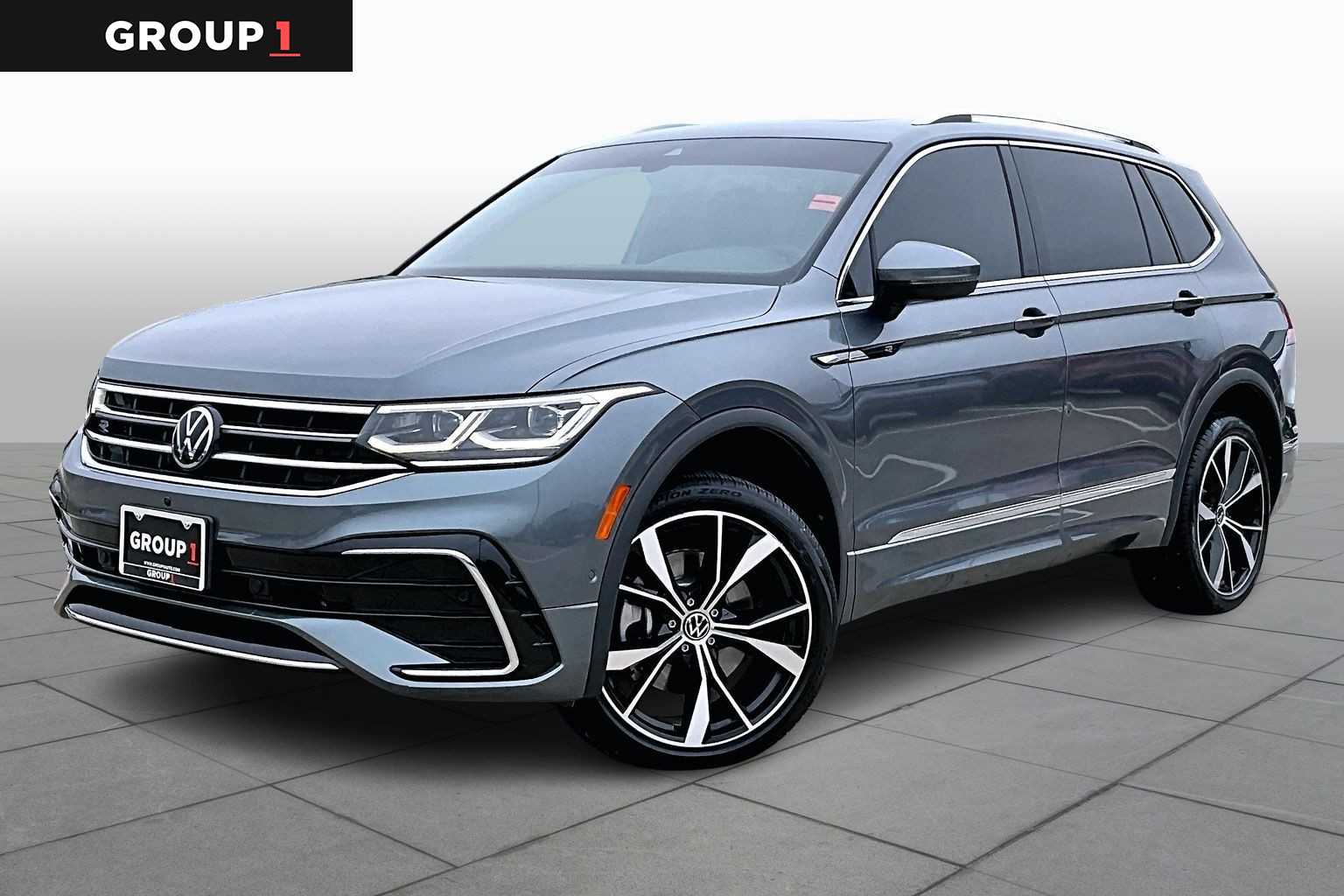 2022 Volkswagen Tiguan SEL R-LINE's photo