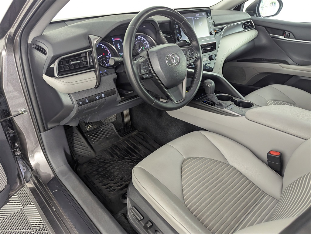 2022 Toyota Camry SE photo 10