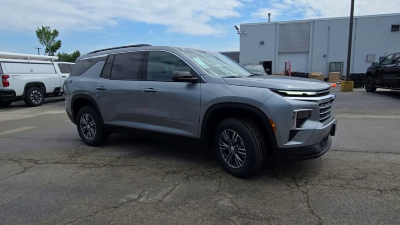 2025 Chevrolet Traverse photo 25